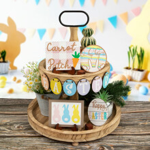 Paasversieringen brengen een vleugje kinderlijke rituelen in de lente! Handgemaakte houten paasdecoraties voor dienbladen, zoals afgebeeld.