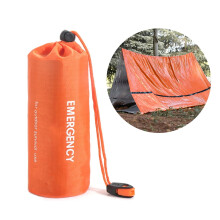 Tienda de campaña impermeable reflectante para supervivencia en acampadas y senderismo.