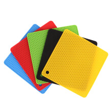 Vielseitige Küchenaccessoires: Hitzebeständige Silikon-Untersetzer, rutschfeste, flexible Matten, sicher für alle Geräte, lebensmittelechte