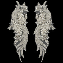 1 Phéire Paiste Aiplise Bláthanna Rhinestone Airgid, Paiste Bróidnéireachta Criostail Fuála le haghaidh Gúna Bainise & Éadaí - Ag luí le