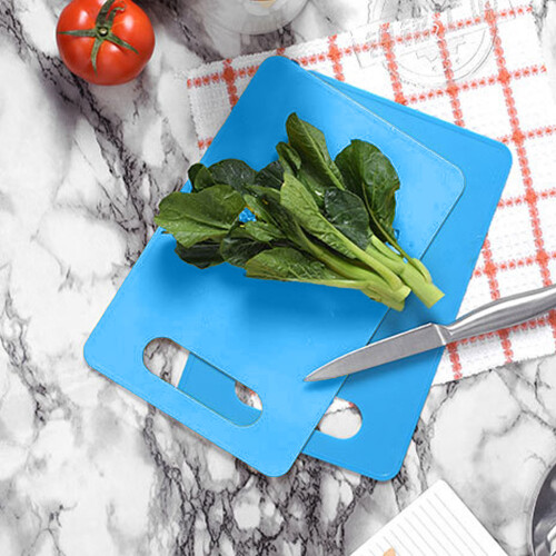 Lightweight Plastic Chopping Board 30cm x 20cm, Slip-Resistant 1