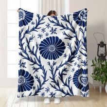 Luxury Blue & White Porcelain Floral Bedspread – Navy Blooms on Beige, All-Season, Soft, Machine Washable, Cozy for Bed/Couch/Pets