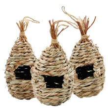 Set van 4 bolvormige hangende kolibriehuisjes, handgeweven van natuurlijk gras, duurzaam voor tuin, terras, gazon, kantoor of binnengebruik.