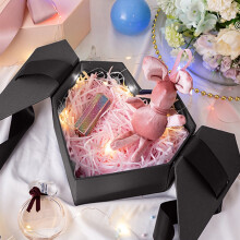 Boîte Saint-Valentin, coffret cadeau en forme de cœur avec ruban et porte ouverte, idéal pour accompagner un mariage ou ranger des produits