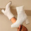 Botas de cano curto femininas Willtoo com salto bloco grosso e malha elástica. 1