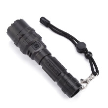 Lampe torche tactique Master, ultra-lumineuse (3000 lumens) avec recharge USB rapide, un outil indispensable pour tous les amateurs de plein air