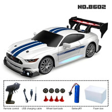 1: 24RC Drift Car2.4GHz4WD30KMH Nopea malliajoneuvo LED-valoilla Drift-rengaskilpailuurheiluleluauto