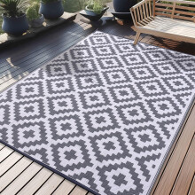 Waterproof 5x8 ft Outdoor Rug, Reversible Plastic Straw Patio Rug Compatible with RV, Porch, Deck, Balcony & Camping – Black & White