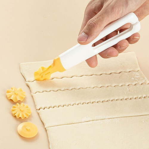 4-in-1 Flower-Shaped Dough Roller Cutter with Interchangeable Patterns, Compatible with Pie Crust, Pasta & Pizza Dough