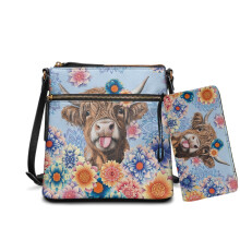 Kožená crossbody kabelka Highland Cow Mandala