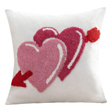 Sierkussenhoezen voor Valentijnsdag, 45 x 45 cm, met hartjesmotief en doorgestikte pluche afwerking.