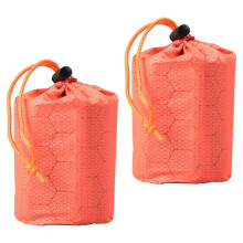 2 bolsas de transporte para sacos de dormir de emergencia color rojo sandía con cierre de cordón para un fácil almacenamiento.