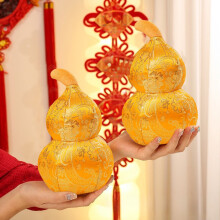 Pompoenvormig sierkussen van zacht pluche, een decoratief accent.