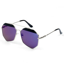 Γυαλιά ηλίου Street Daily Polarized - Λεπτομέρειες με χαραγμένο μπράτσο που ορίζουν το στυλ