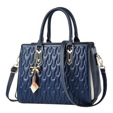 Damenhandtasche, Henkeltasche, gesteppte Schultertasche, Tragetasche für Damen mit Anhänger