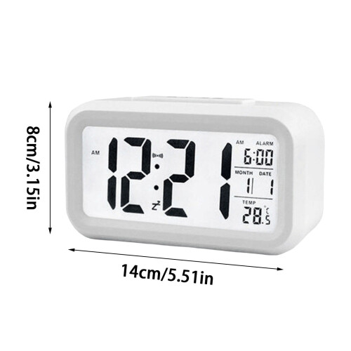 Digitale wekker met groot display, temperatuurweergave en snooze-functie. 2
