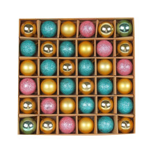 Ensemble de boules de Noël décoratives avec des motifs bleus, dorés et roses pour les fêtes