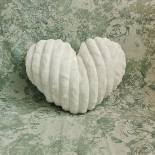 Heart-Shaped Plush Pillow 45x35cm Romantic Decor Gift