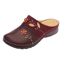 Sandales compensées à bout fermé pour femmes, sandales d'été fleuries, chaussures confortables à enfiler (bordeaux)
