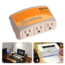 Dispositivo di protezione da sovratensione e sottotensione a 120 V, regolatore di tensione, presa di corrente.