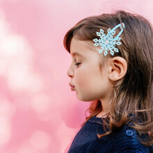 4 Paar Haarspangen mit Schneeflockenmotiv für winterliches Haarstyling