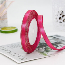 Panglică de satin roz cu margine aurie, poliester de 3/8”, 25 yarzi – pentru cadouri, nunți, fundițe, buchete, aranjamente florale și obiecte