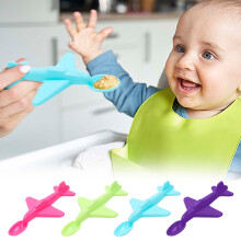 Cuchara para servir con diseño de avión: utensilio novedoso y seguro para alimentos, ideal para comer en casa y para recibir invitados.