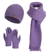 Rămâi confortabil toată iarna cu acest set de eșarfă și căciulă tricotate ultra-moale, complet cu franjuri elegante pentru aventurile pe