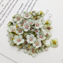 100 kpl miniatyyritekoisia kukkapäitä askarteluun, scrapbookingiin, ompeluun, kruunuihin, seppeleisiin, päähineisiin, koti- ja hääkoristeisiin