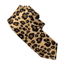 Cravate homme à imprimé animal pour occasions formelles et décontractées. Cravate longue élégante pour mariages, fêtes et réunions d'affaires.