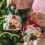 Sacolas de presente com cordão e laço, com estampa natalina – para doces, biscoitos e brinquedos; compatíveis com caixas de embalagem da Apple. 7