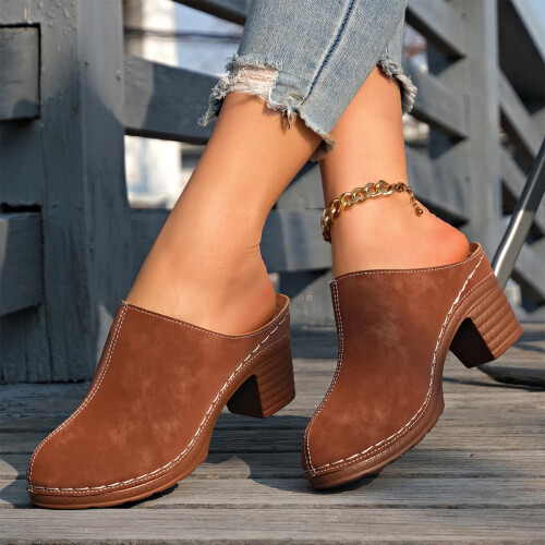 Καφέ Γυναικεία Slip On Clog Mules με Τακούνι, Στρογγυλή Μύτη και Δερμάτινο Άνω Μέρος με 2