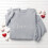 Γυναικείο γκρι φούτερ oversized με στάμπα Love για τον Άγιο Βαλεντίνο, με στρογγυλή 4