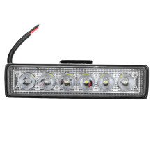 Faro a LED da 18W, faretto a 6 LED super luminoso bianco per fuoristrada, lampada da lavoro con staffa di montaggio regolabile e grado di protezione