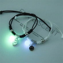 Set van 2 lichtgevende armbanden met katten-, sterren-, maan- en kruisbedeltjes, verstelbare armbanden van geweven touw voor stellen,