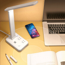 Intelligente LED-Schreibtischlampe mit Steckdosenleiste, 2 USB- und 2 AC-Steckdosen, einstellbarer Helligkeit und Farbtemperatur, 2,8 m Kabel,