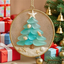 Kerstboomversiering van zeeglas met 2D acrylhangers in kustthema, 7,9 cm groot. Decoratie die een unieke sfeer in huis brengt.