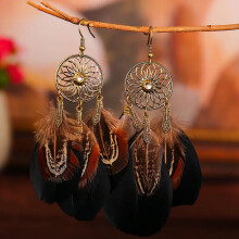 Bohemianischer Vintage-Schmuck für Damen 2024: Trendige lange Ohrringe mit geschnitzten Blättern, Federn und Quasten