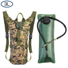 Mochila de hidratação com reservatório de água de 3 litros para caminhadas, acampamentos e atividades ao ar livre na selva.