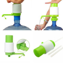 Bomba manual para garrafão de água de 5 galões, dispensador de plástico, verde e branco.