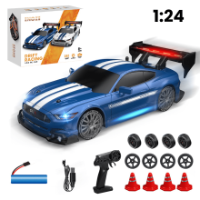 1: 24 méretarányú RC drift autó gyerekeknek, 2,4 GHz-es távirányítós autó verseny- és drift gumiabroncsokkal, nagy sebességű