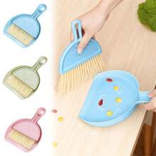 Mini Cleaning Set for Small Animals – Brush & Dustpan with Hanging Hole, Space-Saving Design, Compatible with Hamsters, Guinea Pigs, Rabbits, 8.27",