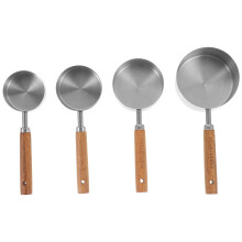 Ensemble de tasses à mesurer pour la pâtisserie avec manche en bois