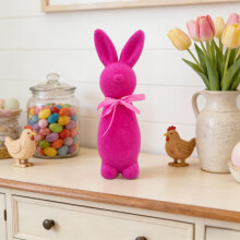 Osterhasenfigur mit Schleife, stehend, beflockt – Tischdekoration für Frühling und Zuhause, festliche Osterdeko, Kamin- und Regaldekoration,