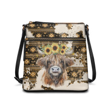 Dámska kožená crossbody kabelka Aztec Highland Cow Sunflower – ľahká na cesty, do práce a na rande – nastaviteľný popruh, kompatibilná