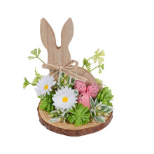 Rustikales Osterhasen-Tischgesteck aus Holz mit künstlichen Blumen und rosa Eiern, frühlingshafte Tischdekoration im Landhausstil