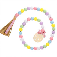 Guirlande de perles en bois pastel pour Pâques, avec breloque œuf et pompon