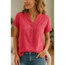 Blusa feminina de manga curta com decote em V e detalhes em renda.