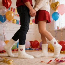 Weiße, flauschige und warme Fleece-Socken zum Valentinstag (40 cm)