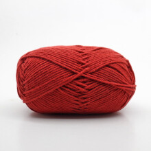 Donkerrood acrylgaren voor sjaals, 50 g per rol.